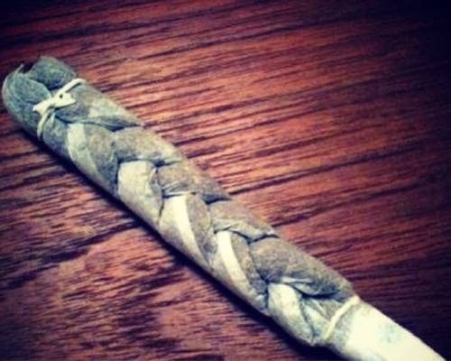 how to roll a twister joint